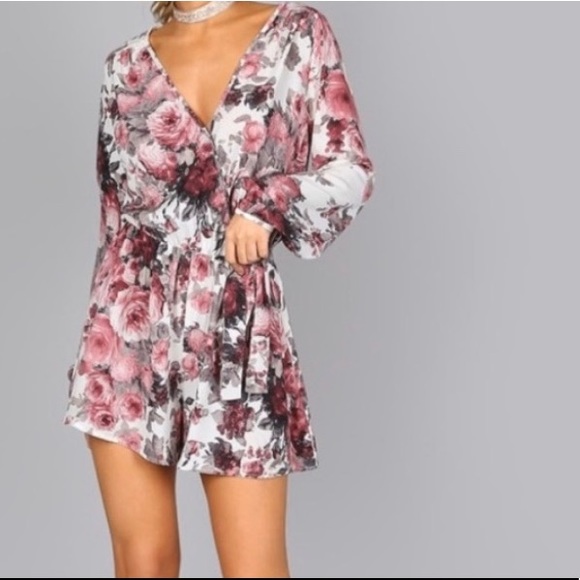 Gathered Floral Flowy Shorts Romper - Picture 3 of 6